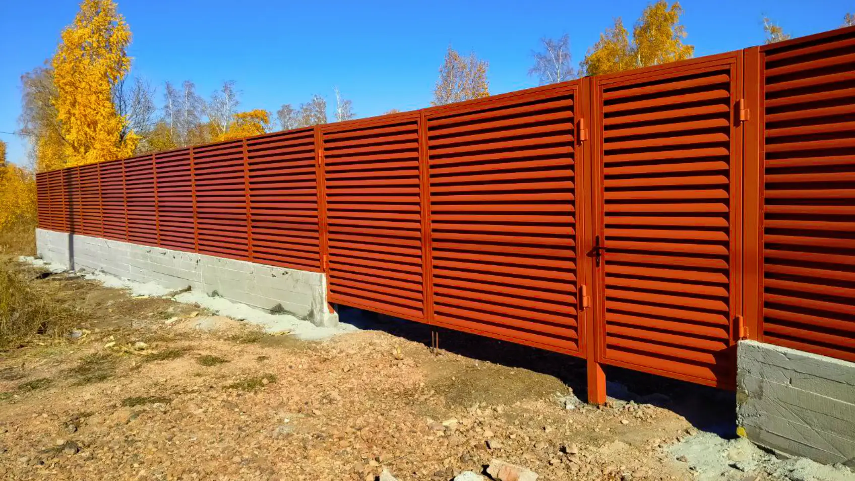 Фото 1 забор жалюзи Еврожалюзи RAL8004 Терракотовый