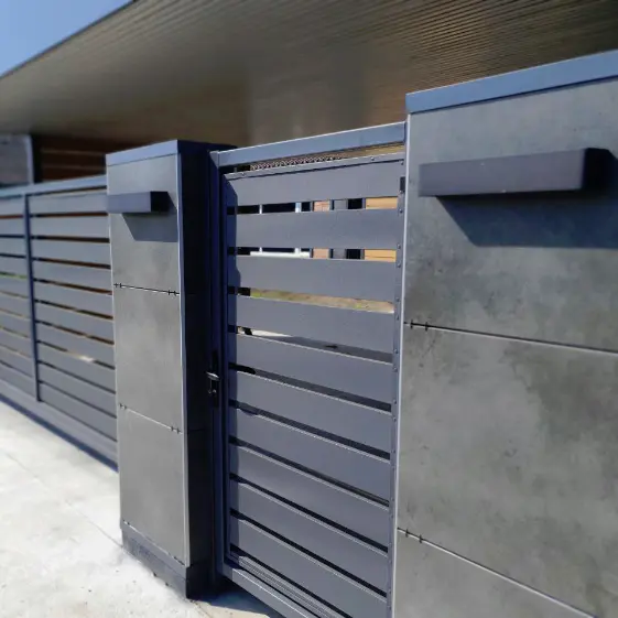 Забор ранчо из металлопланкена RAL7024 МАТТЕ Серый Графит матовый с откатными воротами